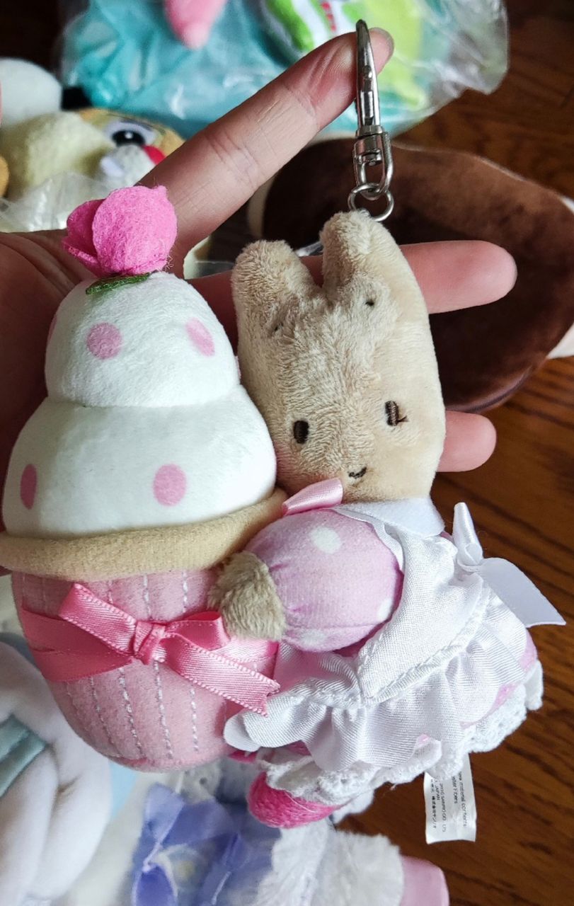 Marron Cream cupcake plushies (without tag) last one just like showed in pictures