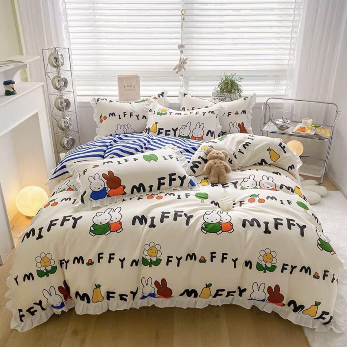 Miffy bed sheet ( 2 pillow cases & 1 bed sheet)