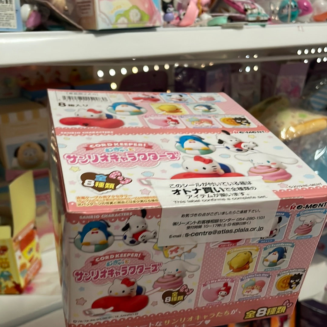 Clearance Sanrio families cable holders blind box one set