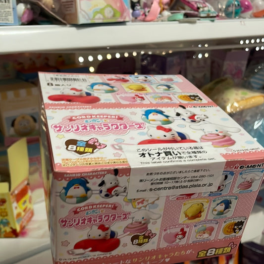 Clearance Sanrio families cable holders blind box one set