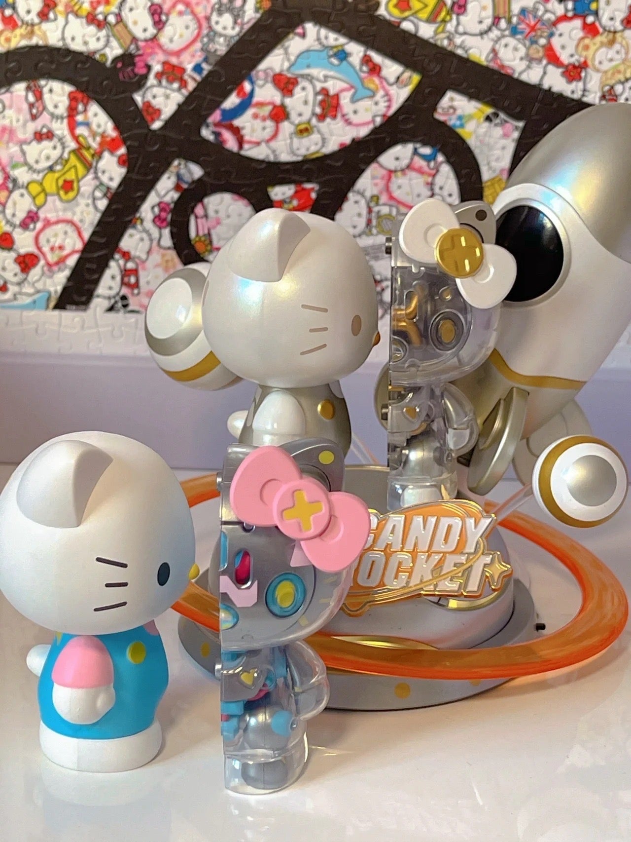 HP778 Semi-mechanical hellokitty sugar heart rocket night light Magnet rocket 

It can still be used as a night light.