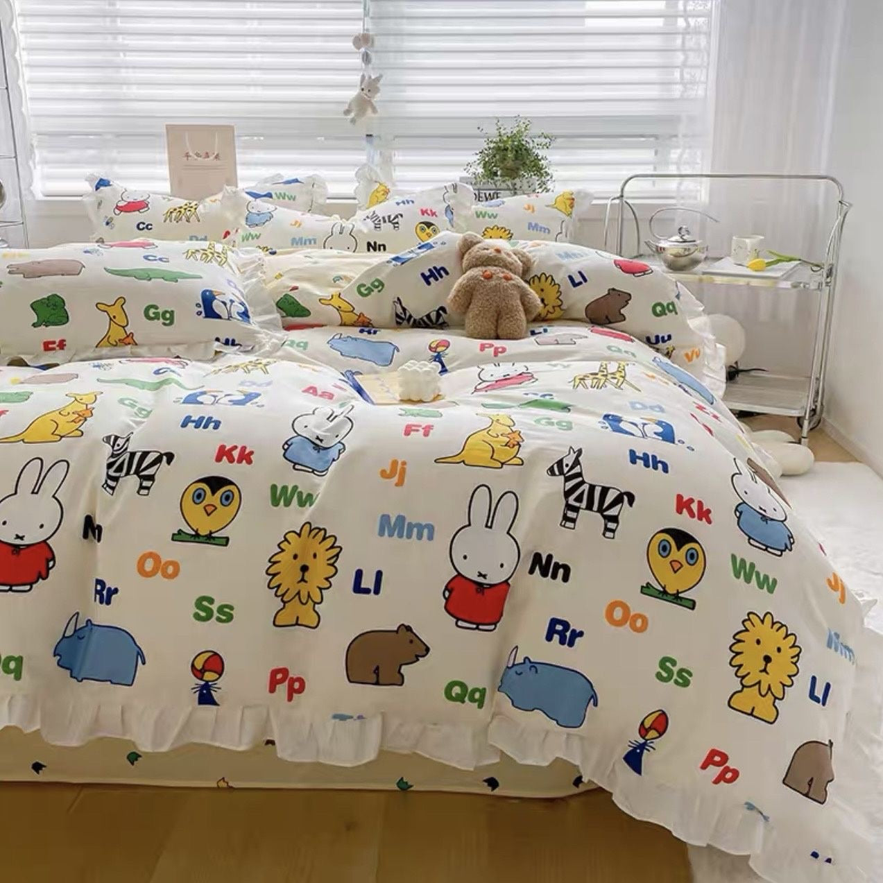 Miffy bed sheet （ 2 pillow cases & 1 bed sheet）